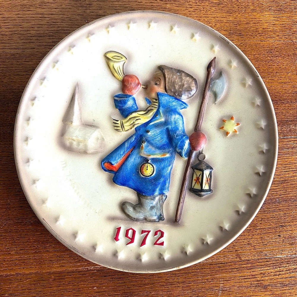 M.J.Hummel Goebel W Germany Annual Plate 1972   265 Hear Ye Hear Ye